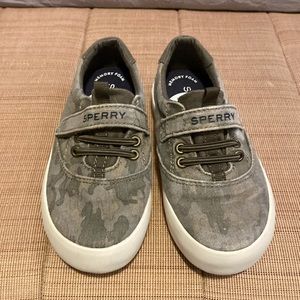 Boys sperry sneakers